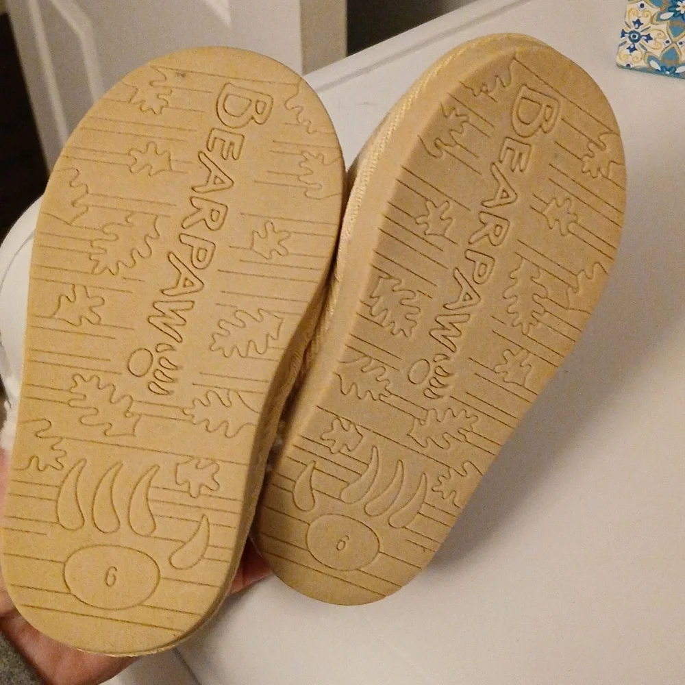 BearPaw Cream Suede Slippers with Plush Lining Little Kids Sz 6